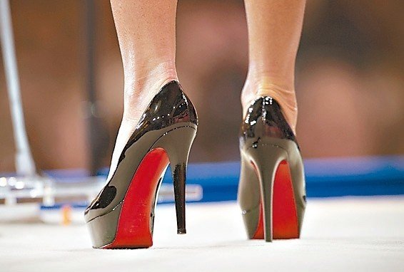 設計師打贏紅底鞋專利戰 法院認定屬位置商標