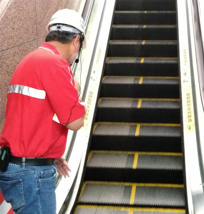  台鐵引進電扶梯專利清潔技術 縮短作業時間